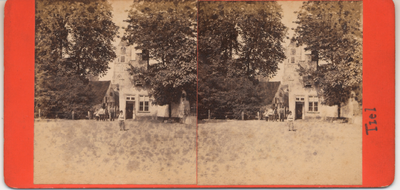 1690 Een stereofoto van het Bleekveld (Tweede Bleekveldstraat later Koninginnenstraat, 1898) in Tiel met op de ...