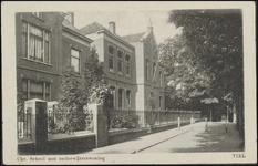 A3.4 Chr. school met onderwijzerswoning aan de Achterstraat 3. Kaart verzonden door R. Steeman in Tiel aan L. v. Bekkum ...