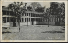 A3.8 Een prentbriefkaart van het Paviljoen Vrijthof in Tiel gezien vanuit de tuin van het Bethesdaziekenhuis