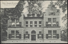 A4.1 Een prentbriefkaart van een vooraanzicht van het Burger-Weeshuis aan de Achterweg in Tiel. Met rechts een meisje ...