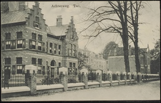 A4.8 Van links naar rechts, Burger Weeshuis, Bethesda ziekenhuis, Chr. School. Kaart verzonden door J. de Vries aan ...
