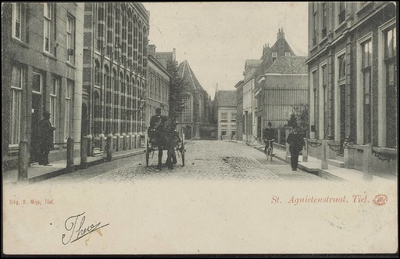 A8.4 Straat met herenhuizen, postkantoor, kantoren, St. Caeciliakapel en paard en wagen ; kaart verzonden door Theo uit ...