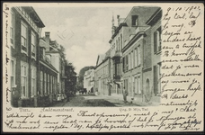 A11.2 Straat met herenhuizen en kantoren met achteraan links het huis van Dhr. M. Tydeman. rechts het Gasthuis; kaart ...