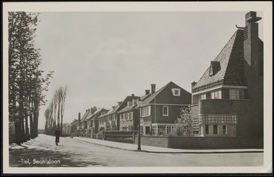 B 2.7 Beatrixstraat met rechts een rij herenhuizen