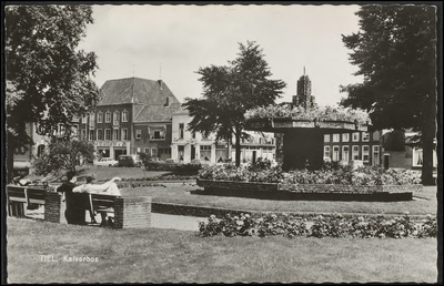 K 4.19 Plantsoen met fontein richting Chassestraat en Hoogeindsestraat.