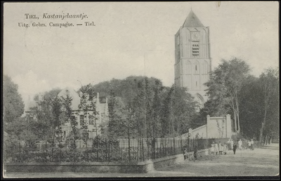 K 9.1 Kastanjelaantje Tiel: links het Weeshuis met ommuurde tuin en rechts de toren van de Sint Maartenskerk. Kaart ...