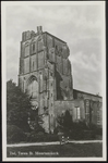 K 15.17 Foto van de kapot geschoten toren van de Sint Maartenskerk van het Kastanjelaantje af gezien.