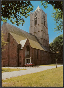 K 15.35 Foto van de gerestaureerde St. Maartenskerk.Oorspronkelijke bouw in de 19 eeuw, laatste restauratie dateert van 1964.