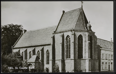 K 17.11 Zijkant met de ingang van de St. Caeciliakapel te Tiel