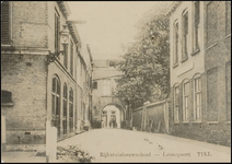 K 22.1 Kloosterstraat Tiel. met rechts de voormalige Openbare Bibliotheek.