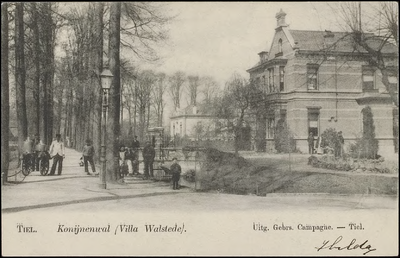 K 26.29 Konijnenwal Tiel. richting Noord, met bruggetjes voor het huis en lantarenpaal. Rechts Villa Walstede. Op ...