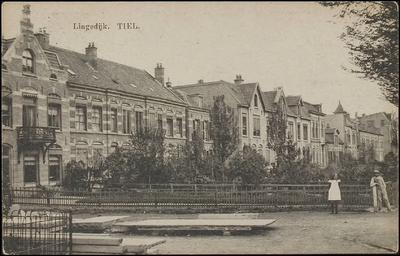 L 5.13 Lingedijk Tiel, voor de spoorweg, Kaart verzonden door H.E. Toepel uit Tiel naar C. van Soelen in Heidelburg.