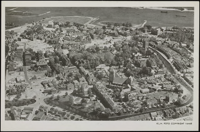 L 9.5 Luchtfoto van de binnenstad van Tiel na het puinruimen na de Tweede Wereldoorlog