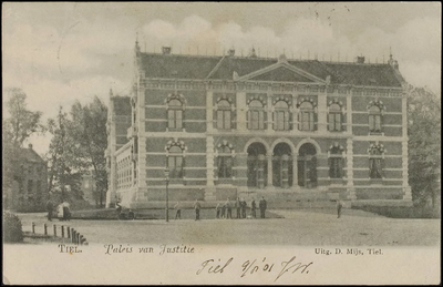 N 4.60 Voor- en linker zijgevel van het Gerechtsgebouw. Kaart verzonden door J.M. uit Tiel naar E. Huffstadt in Amsterdam.