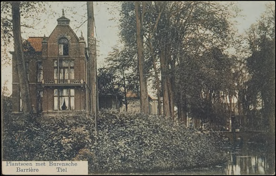 O 3.10 In het midden de stadsgracht met de brug tussen de Hoogeindsestraat en Hasselmanplein.De brug is tevens de ...