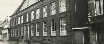 M 1006 Het voormalige Oud-Burger Mannen- en Vrouwengasthuis in de Ambtmanstraat