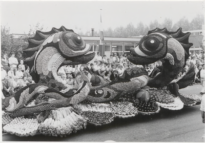 M 10066 Corsowagen tijdens Corso op Teisterbantlaan