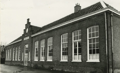M 1011 De voormalige openbare Beatrix school C, gelegen aan de Binnenhoek