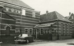 M 1012 De voormalige school B, gelegen aan de Binnenweg