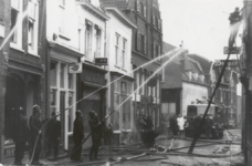 M 10155 Blussen brand pand Weerstraat door brandweer