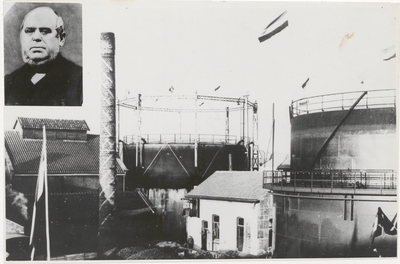 M 10272 Gashouders in Tiel, in de linkerbovenhoek een portretfoto