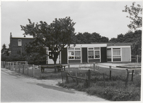 M 10699 Kleuterschool aan Dorpsstraat in Drumpt. Deze kleuterschool blijft behouden en kan mogelijk t.z.t. worden benut ...