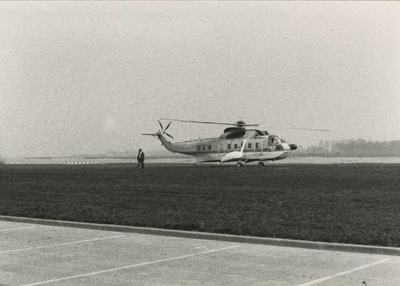 M 1088 De landing van een helicopter op de Nieuwe Kade