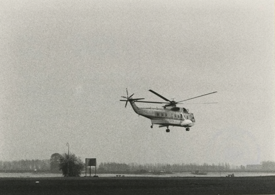 M 1089 De landing van een helicopter op de Nieuwe Kade