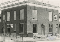 M 1101 De woningen gelegen aan de Hoogendijkstraat, links op de foto, en aan de Grotebrugse Grintweg, rechts op de ...