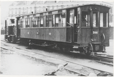 M 11149 Een der personenwagons T.B.C.-lijn (Tiel-Buren-Culemborg), nummer 398, locomotief eraan gekoppeld