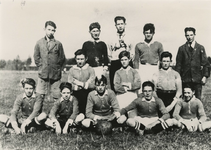 M 1138 Een voetbal elftal in de jaren dertig van de vorige eeuw