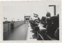 M 11421 De opening van het Amsterdam-Rijnkanaal door Koningin Juliana op 21 mei 1952, het koninklijk jacht de Piet Hein ...