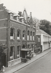 M 11437 Een foto van het gemeentehuis aan de Ambtmanstraat. Op 23 juli 1937 opende de commissaris van de koningin, ...