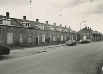 M 1144 Huizen aan de Binnenhoek tegenover het bedrijf Daalderop. De huizen zijn eigendom van het bedrijf Daalderop