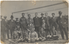 M 11441 Voetbalelftal Theole III speelt tegen Haaften II op 3 mei 1928. Het werd een overwinning voor Theole III: 6-1