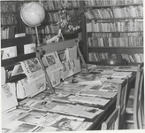 M 11457 Openbare leeszaal en bibliotheek in de Sint Agnietenstraat. Periodieken en krantentafel