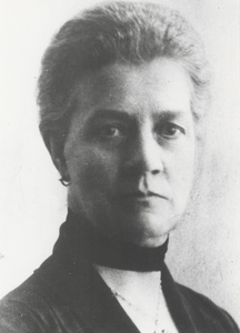 M 11537 Een foto van Jeane Spiering. Haar naam voluit is: Johanna Judith Spiering geboren in Tiel op 24-12-1862, ...