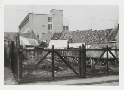 M 11670 Achterzijde van de Kromme Elleboog met het Sint-Andreasziekenhuis, april 1962