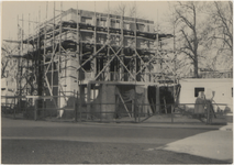 M 11683 Het politiebureau aan de Zandwijkse Poort in aanbouw. Opname omstreeks half oktober 1957