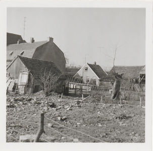 M 11696 Woningen achter het voormalige veerhuis aan de Echteldsedijk, tegenover de Slaperdijk, die moesten wijken voor ...