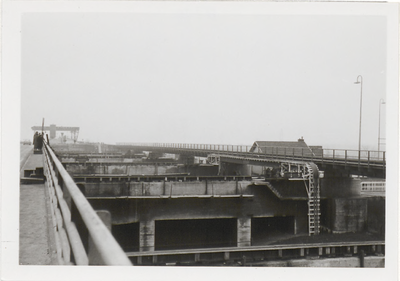 M 11710 Verbreding viaduct over Amsterdam-Rijnkanaal voor de aanleg van Rijksweg 15, maart 1964