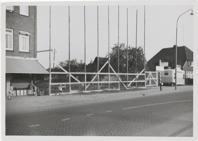 M 11730 Voorbereiding van de bouw van winkels met bovenwoningen aan de Grotebrugse Grintweg 156a en 158, tegenover de ...