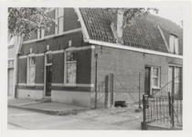 M 11742 Woonhuis annex boerderij van H.L. Gerritsen aan de Hogestraat 63. Gerritsen, die als melkventer de gewoonte had ...
