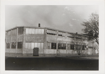 M 11745 De Hilversumsche Meubelfabrieken , was gevestigd in het voormalige pand van de rijwielfabriek Bato ,op de hoek ...