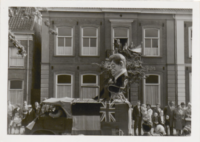 M 11764 De optocht ter herdenking van de bevrijding in 1961, opgenomen in de Prinses Beatrixlaan