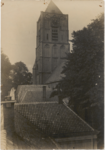 M 11781 De Sint-Maartenskerk en toren vanaf een pand aan de Wethouderskade. De opname is gemaakt in 1928. Hoort ...