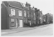 M 12036 De bewoning naast het kantoor van de jamfabriek De Betuwe aan de Grotebrugse Grintweg, de hoek aan de ...