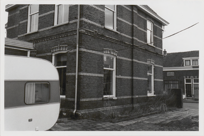 M 12046 School B aan de Binnenweg. Sinds 1950 werd deze school aangeduid als AII. In de hoofdenwoning startte in 1944 ...