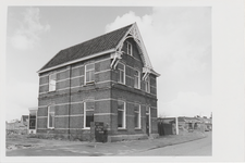 M 12048 School B aan de Binnenweg. Sinds 1950 werd deze school aangeduid als AII. In de hoofdenwoning startte in 1944 ...