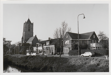 M 12060 De Wethouderskade met op de achtergrond de Sint-Maartenskerk